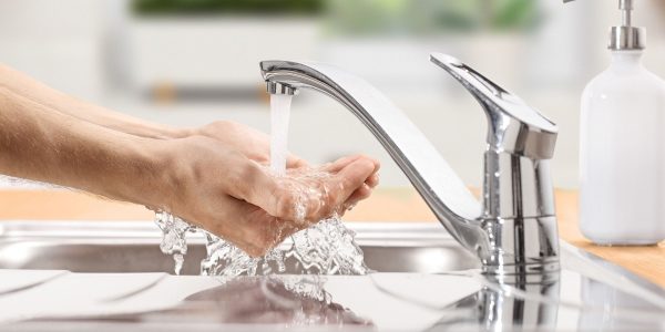 Por que a pia de inox ainda é uma boa opção para sua cozinha? Entenda!