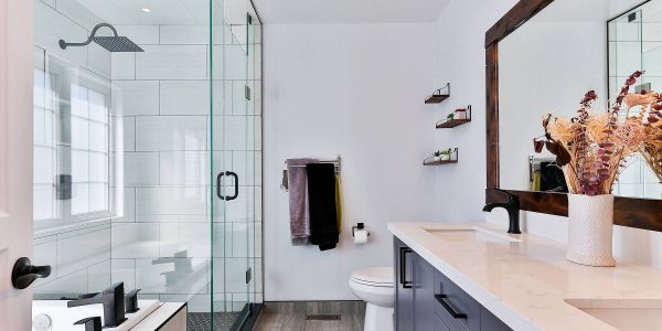 Metais para banheiro: confira tendências e mostre a seus clientes!